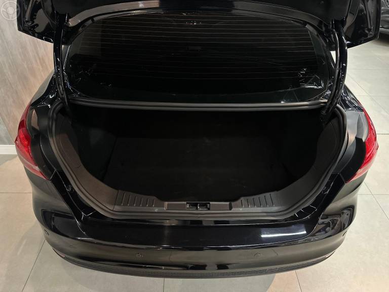 FORD - FOCUS 2.0 TITANIUM SEDAN 16V FLEX 4P AUTOMÁTICO - 2016/2017 - PRETA - R$ 68.900,00