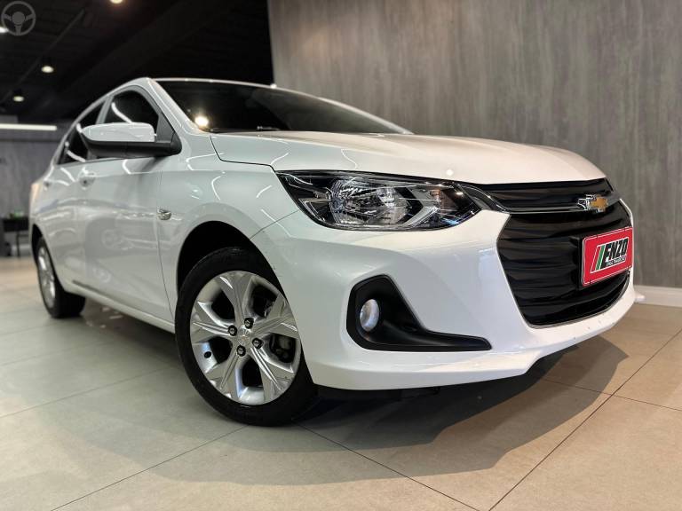 CHEVROLET - ONIX 1.0LTZ PLUS 12V TURBO FLEX 4P AUTOMÁTICO - 2023/2024 - BRANCA - R$ 98.900,00
