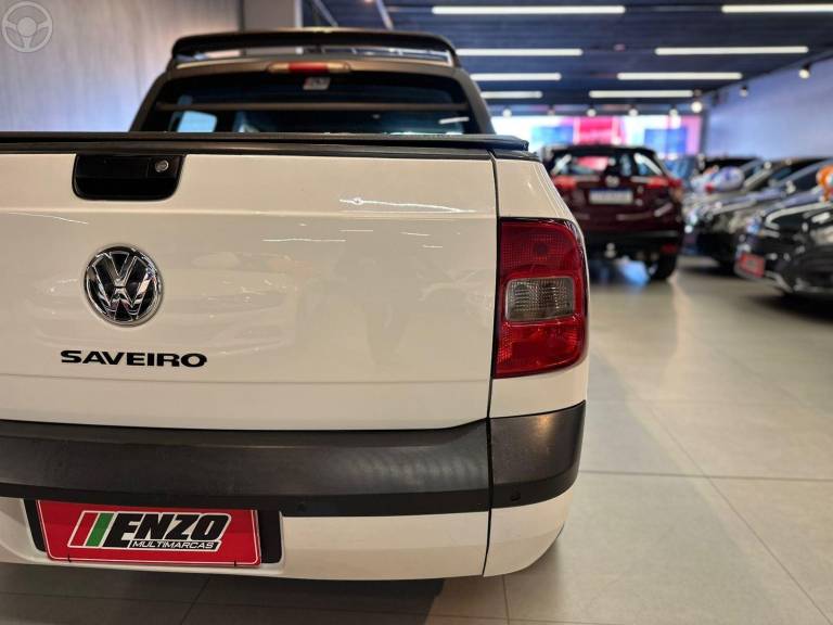 VOLKSWAGEN - SAVEIRO 1.6 MI ROCK IN RIO CD 8V FLEX 2P MANUAL - 2015/2016 - BRANCA - R$ 66.900,00