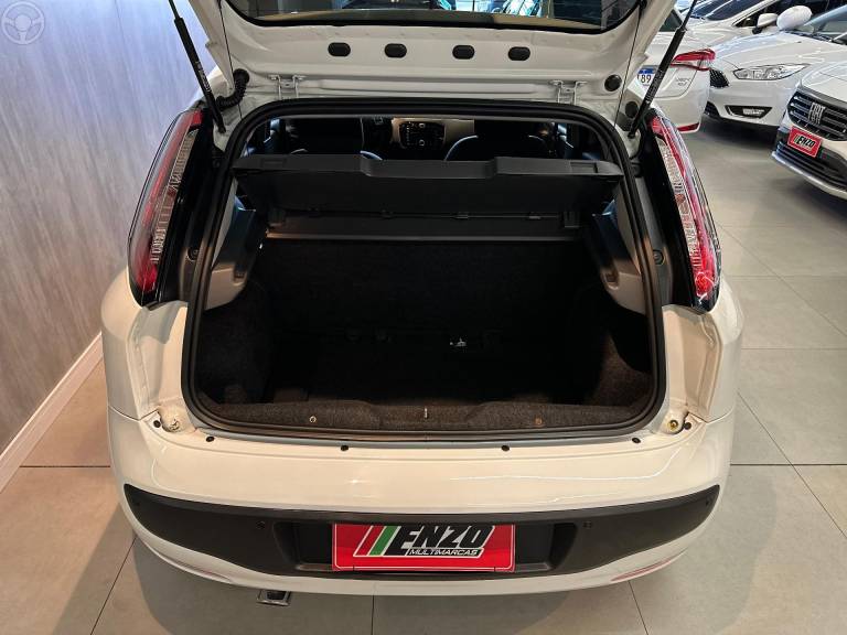 FIAT - PUNTO 1.4 ATTRACTIVE ITALIA 8V FLEX 4P MANUAL - 2015/2016 - BRANCA - R$ 44.900,00