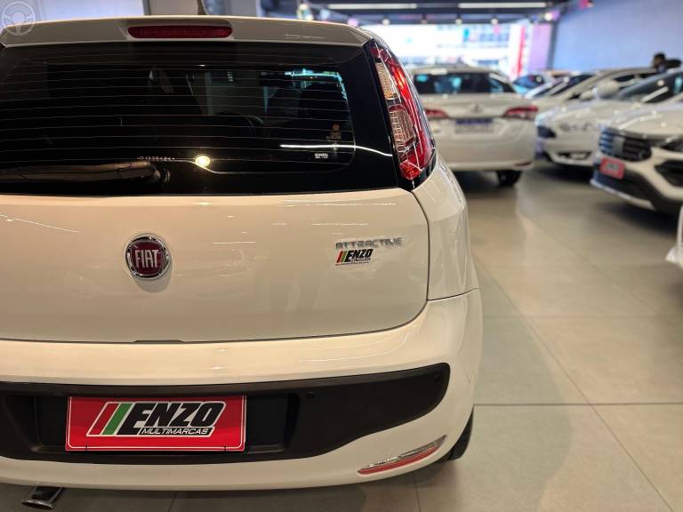 FIAT - PUNTO 1.4 ATTRACTIVE ITALIA 8V FLEX 4P MANUAL - 2015/2016 - BRANCA - R$ 44.900,00