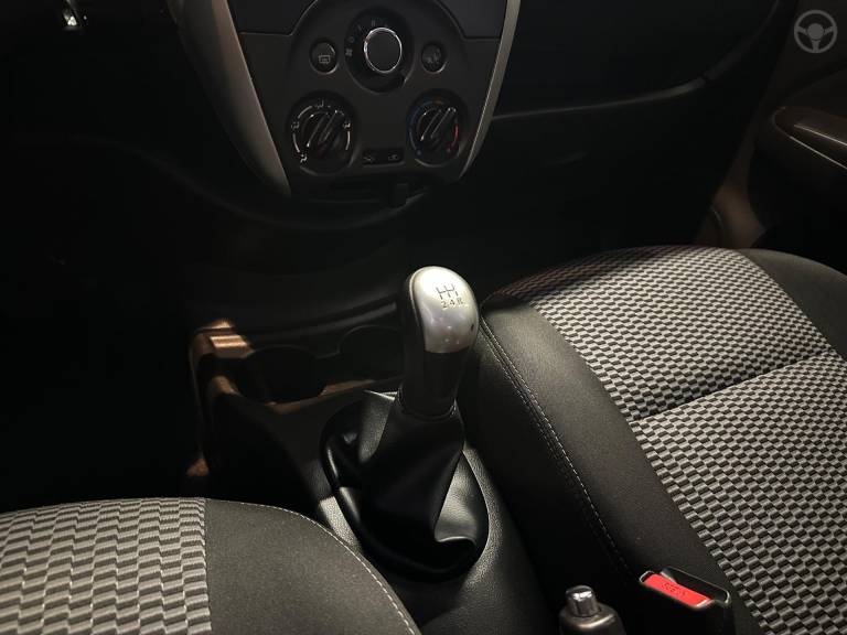 NISSAN - VERSA 1.6 16V FLEX SV 4P MANUAL - 2019/2020 - BRANCA - R$ 61.900,00