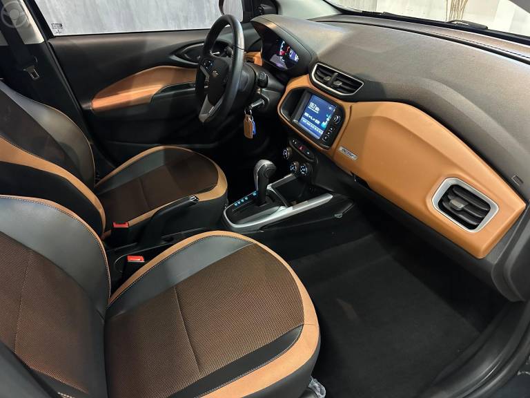 CHEVROLET - ONIX 1.4 MPFI ACTIV 8V FLEX 4P AUTOMÁTICO - 2017/2018 - CINZA - R$ 69.900,00