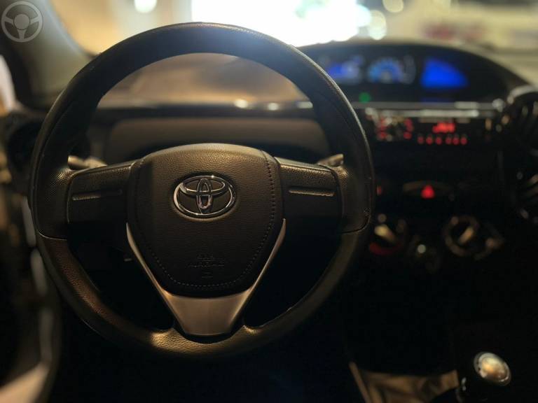 TOYOTA - ETIOS 1.3 X 16V FLEX 4P MANUAL - 2017/2018 - BRANCA - R$ 56.900,00
