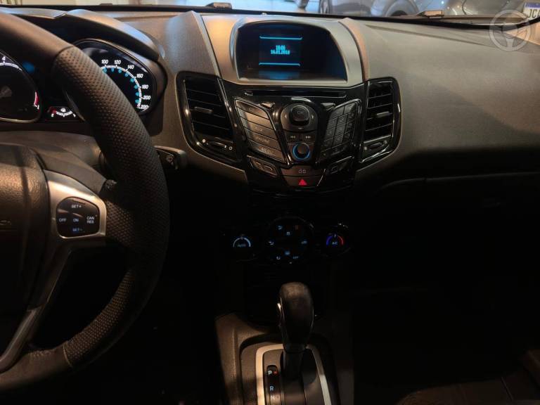 FORD - FIESTA 1.6 TITANIUM HATCH 16V FLEX 4P AUTOMÁTICO - 2014/2015 - PRATA - R$ 46.900,00