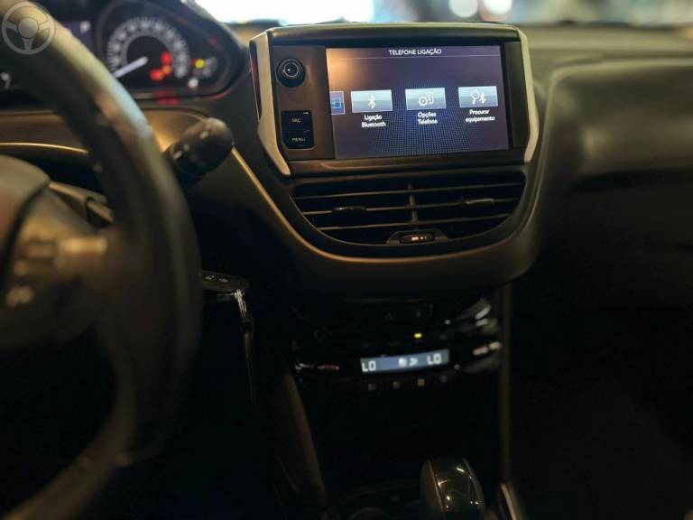 PEUGEOT - 2008 1.6 16V FLEX GRIFFE 4P AUTOMÁTICO - 2017/2017 - BRANCA - R$ 57.900,00