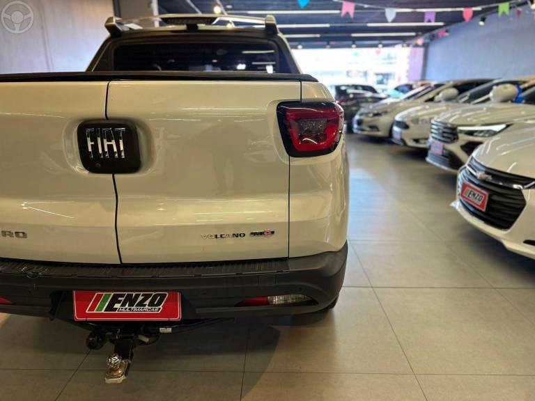 FIAT - TORO 2.0 16V TURBO DIESEL VOLCANO AT9 4X4 AUTOMÁTICO - 2018/2019 - BRANCA - R$ 103.900,00