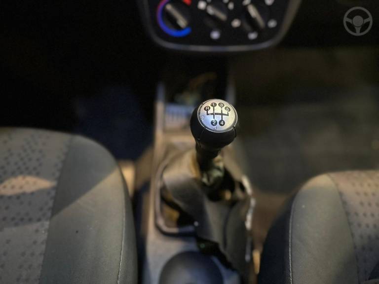 CHEVROLET - CORSA 1.4 MPFI MAXX 8V FLEX 4P MANUAL - 2010/2011 - CINZA - R$ 34.900,00