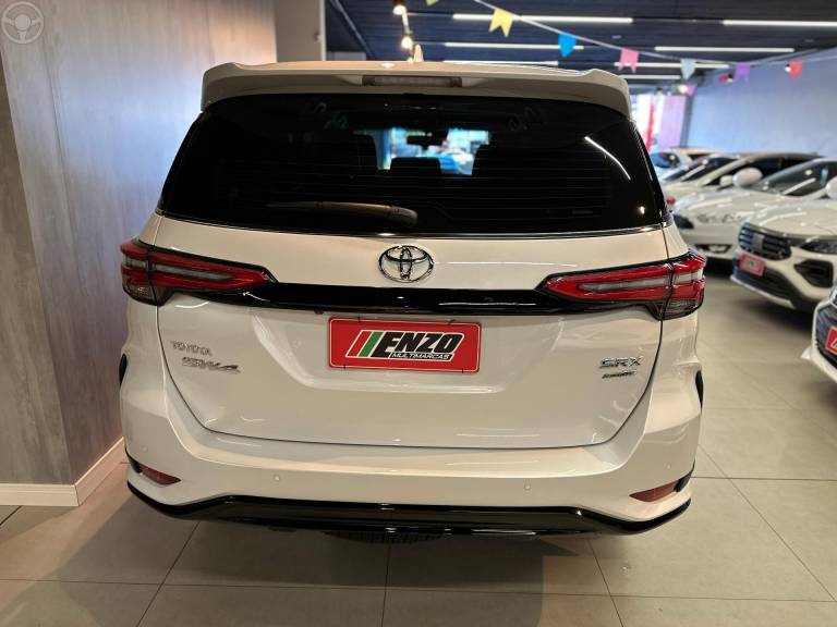 TOYOTA - HILUX SW4 2.8 4X4 SRX PLATINUM TURBO 7 LUGARES DIESEL 4P AUTOMÁTICO - 2025/2025 - BRANCA - R$ 379.900,00