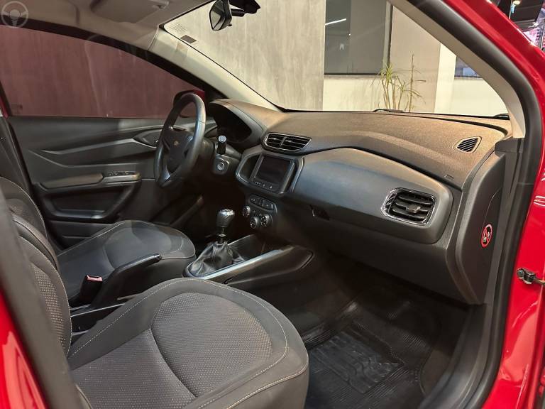 CHEVROLET - ONIX 1.4 MPFI LTZ 8V FLEX 4P MANUAL - 2013/2014 - VERMELHA - R$ 50.900,00
