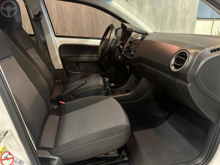 VOLKSWAGEN - UP 1.0 MPI MOVE UP 12V FLEX 2P MANUAL - 2018/2019 - BRANCA - R$ 57.900,00