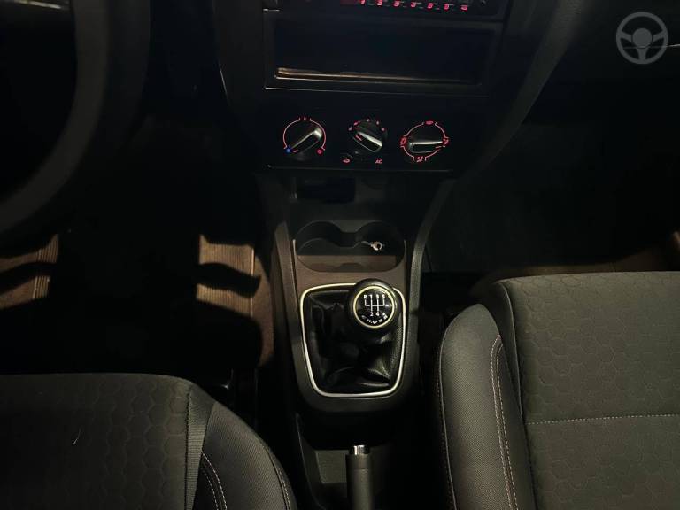 VOLKSWAGEN - CROSSFOX 1.6 MI FLEX 8V 4P MANUAL - 2012/2013 - BRANCA - R$ 48.900,00