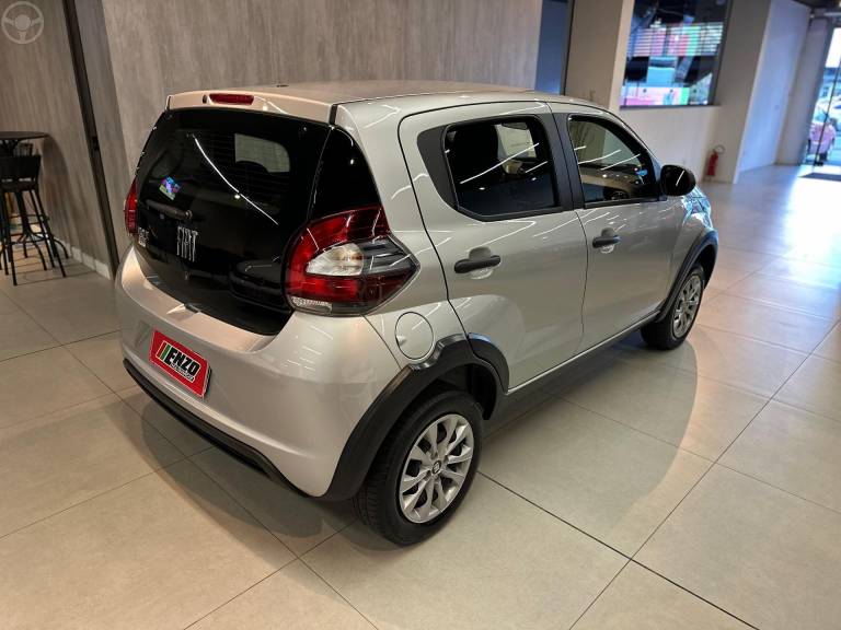 FIAT - MOBI 1.0 8V EVO FLEX LIKE. MANUAL - 2023/2023 - PRATA - R$ 53.900,00