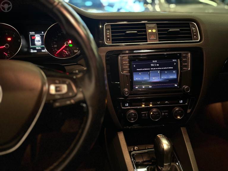 VOLKSWAGEN - JETTA 2.0 TSI HIGHLINE 211CV 4P TIPTRONIC - 2017/2017 - BRANCA - R$ 110.900,00