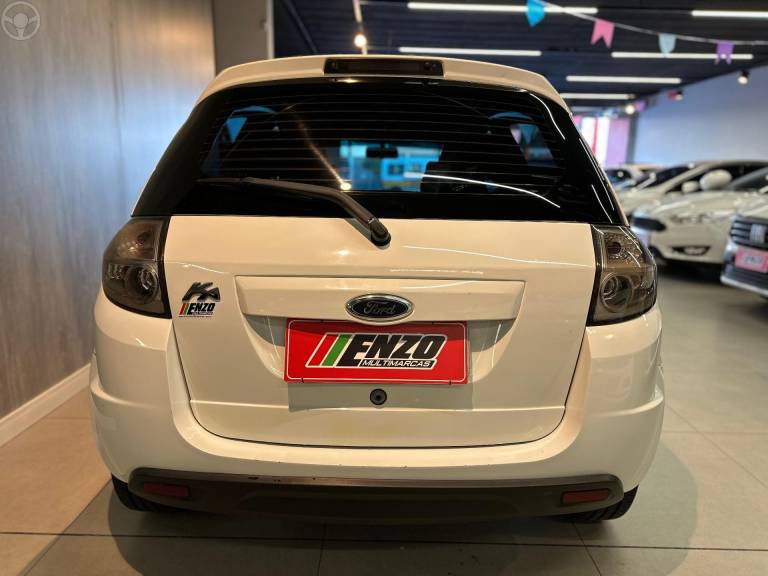 FORD - KA 1.0 MPI CLASS 8V FLEX 2P MANUAL - 2012/2013 - BRANCA - R$ 27.900,00