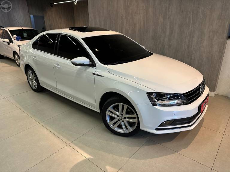 VOLKSWAGEN - JETTA 2.0 TSI HIGHLINE 211CV 4P TIPTRONIC - 2017/2017 - BRANCA - R$ 110.900,00