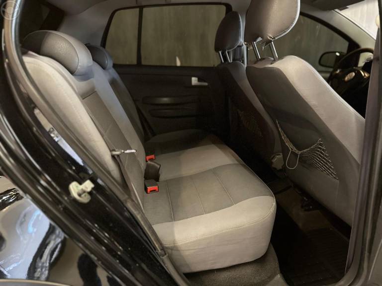 VOLKSWAGEN - CROSSFOX 1.6 MI FLEX 8V 4P MANUAL - 2006/2006 - PRETA - R$ 33.900,00