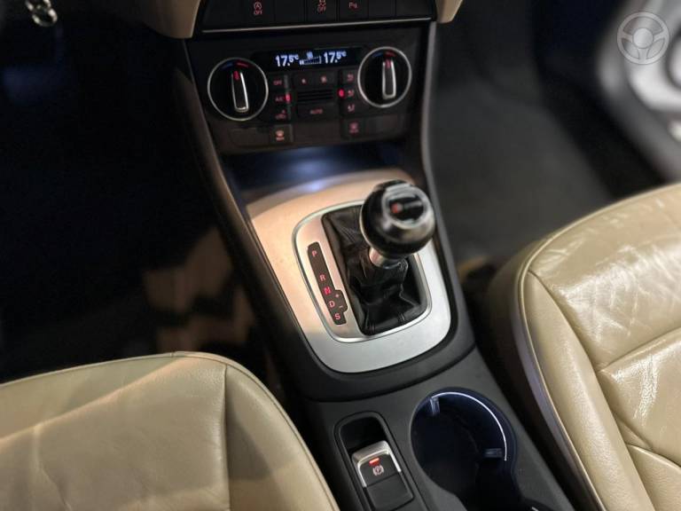 AUDI - Q3 1.4 TFSI AMBIENTE FLEX 4P S TRONIC - 2016/2017 - BRANCA - R$ 94.900,00