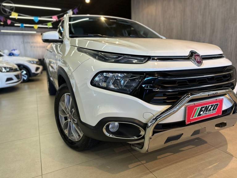FIAT - TORO 2.0 16V TURBO DIESEL VOLCANO AT9 4X4 AUTOMÁTICO - 2018/2019 - BRANCA - R$ 103.900,00