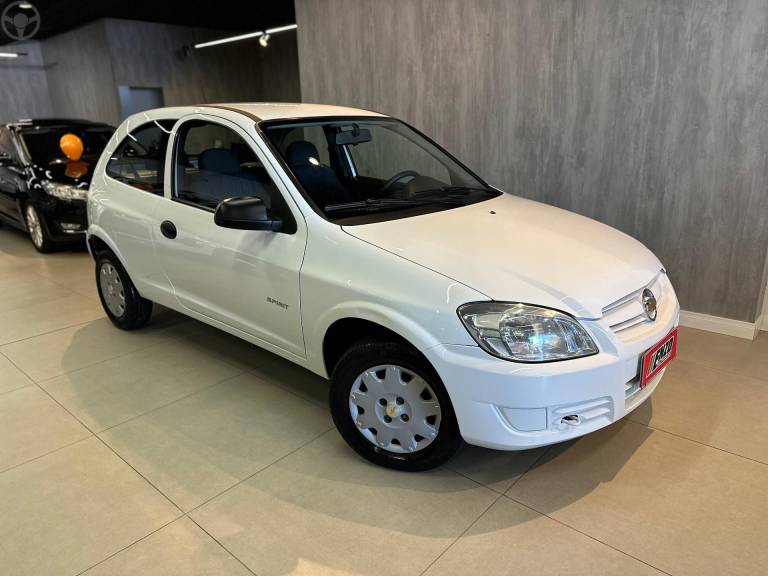 CHEVROLET - CELTA 1.0 MPFI VHC SPIRIT 8V FLEX 2P MANUAL - 2010/2011 - BRANCA - R$ 27.900,00