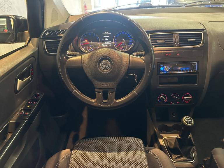 VOLKSWAGEN - SPACEFOX 1.6 MI SPORTLINE 8V FLEX 4P MANUAL - 2010/2011 - PRETA - R$ 39.900,00