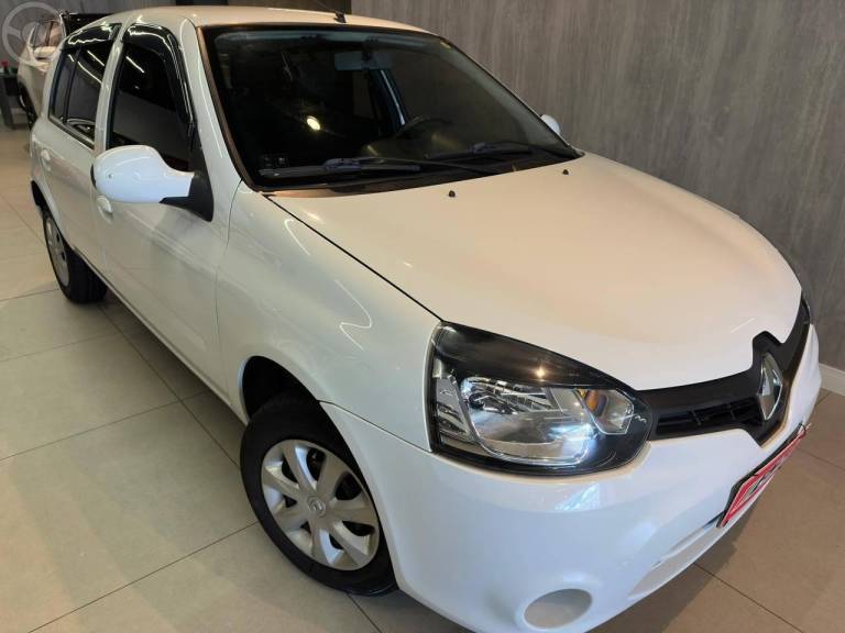 RENAULT - CLIO 1.0 EXPRESSION 16V FLEX 4P MANUAL - 2015/2016 - BRANCA - R$ 37.900,00