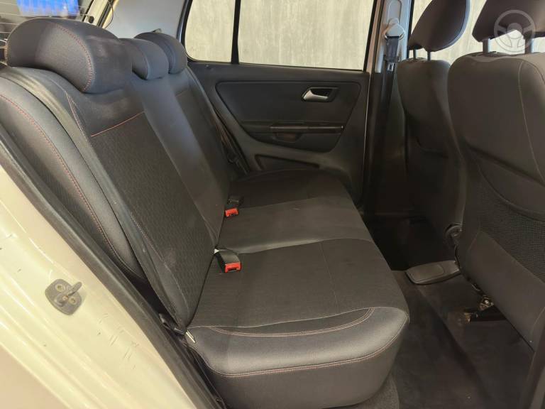 VOLKSWAGEN - CROSSFOX 1.6 MI FLEX 8V 4P MANUAL - 2012/2013 - BRANCA - R$ 48.900,00