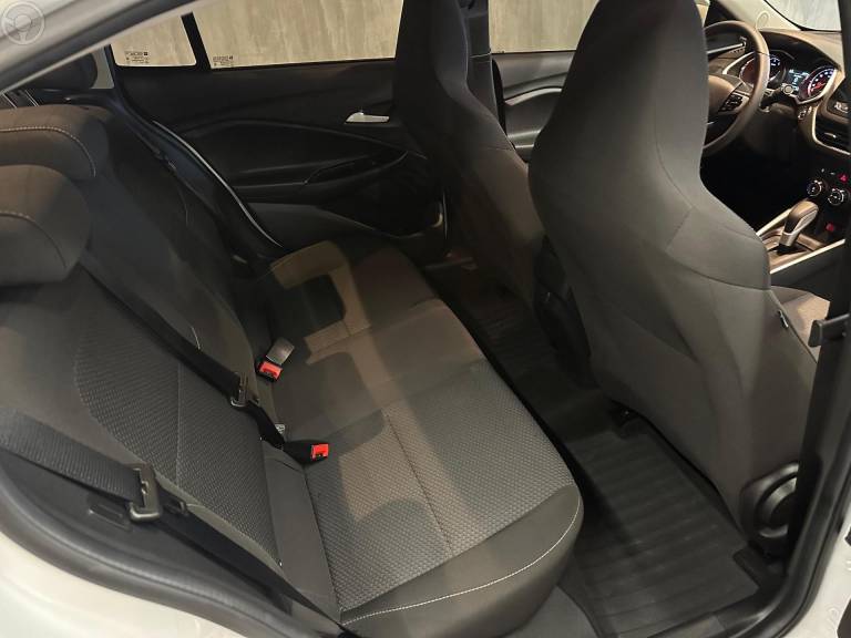 CHEVROLET - ONIX 1.0LTZ PLUS 12V TURBO FLEX 4P AUTOMÁTICO - 2023/2024 - BRANCA - R$ 98.900,00