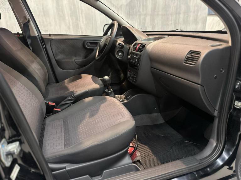 CHEVROLET - CORSA 1.4 MPFI MAXX 8V FLEX 4P MANUAL - 2010/2011 - PRETA - R$ 31.900,00