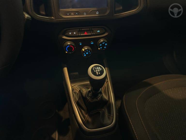 CHEVROLET - ONIX 1.4 MPFI LTZ 8V FLEX 4P MANUAL - 2014/2014 - BRANCA - R$ 52.900,00