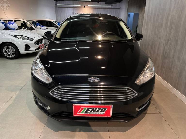 FORD - FOCUS 2.0 TITANIUM SEDAN 16V FLEX 4P AUTOMÁTICO - 2016/2017 - PRETA - R$ 68.900,00