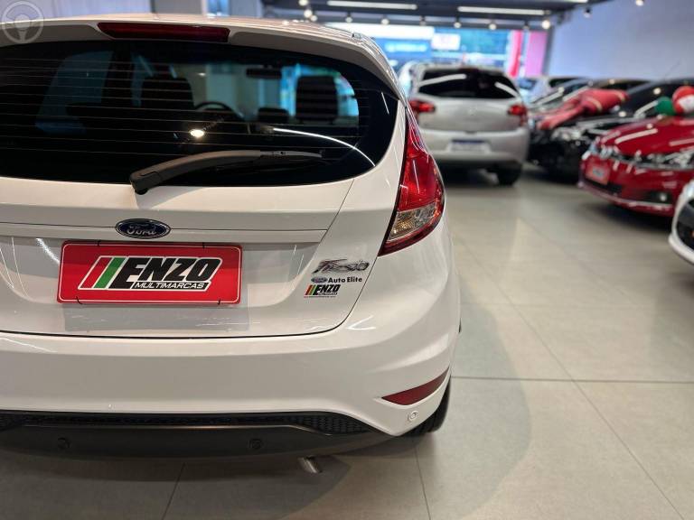FORD - FIESTA 1.6 SEL HATCH 16V FLEX 4P AUTOMÁTICO - 2018/2018 - BRANCA - R$ 61.900,00