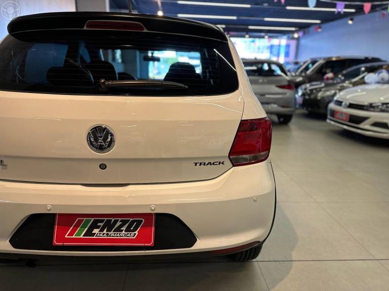 VOLKSWAGEN - GOL 1.0 MI TRACK 8V FLEX 4P MANUAL - 2013/2014 - BRANCA - R$ 42.900,00