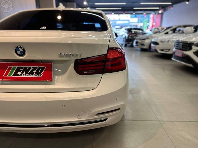 BMW - 320I 2.0 16V TURBO ACTIVE FLEX 4P AUTOMÁTICO - 2018/2018 - BRANCA - R$ 119.900,00