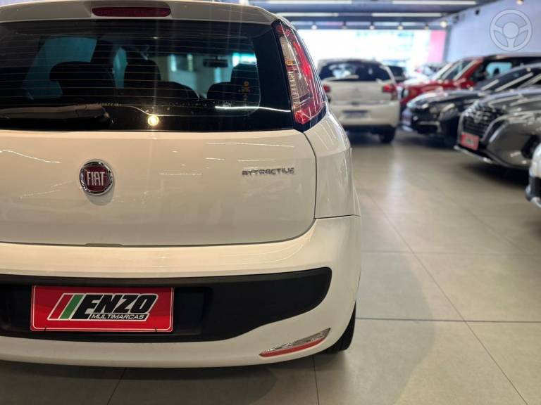 FIAT - PUNTO 1.4 ATTRACTIVE 8V FLEX 4P MANUAL - 2013/2014 - BRANCA - R$ 44.900,00