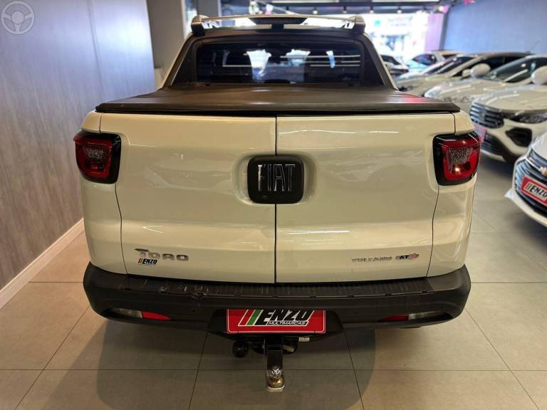 FIAT - TORO 2.0 16V TURBO DIESEL VOLCANO AT9 4X4 AUTOMÁTICO - 2018/2019 - BRANCA - R$ 103.900,00