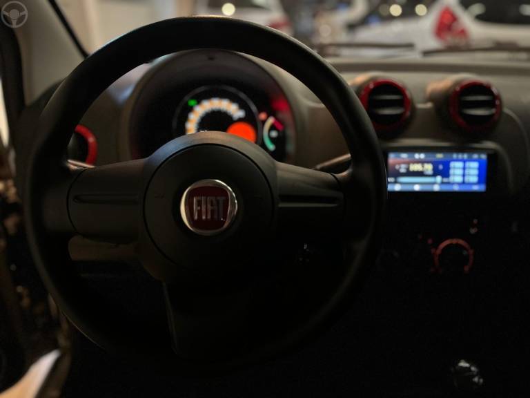 FIAT - UNO 1.0 EVO VIVACE 8V FLEX 4P MANUAL - 2013/2014 - PRATA - R$ 34.900,00