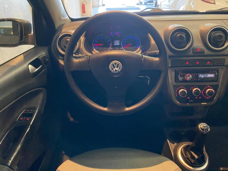 VOLKSWAGEN - VOYAGE 1.0 MI TRENDLINE 8V FLEX 4P MANUAL - 2010/2010 - CINZA - R$ 31.900,00