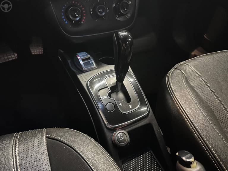 FIAT - PUNTO 1.8 BLACKMOTION 16V FLEX 4P AUTOMATIZADO - 2015/2016 - PRETA - R$ 50.900,00