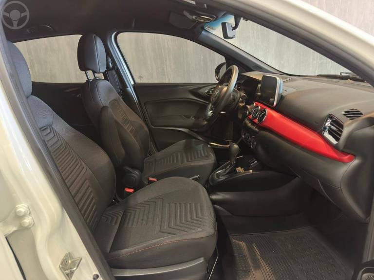 FIAT - ARGO 1.8 E.TORQ FLEX HGT AT6 - 2020/2021 - BRANCA - R$ 83.900,00