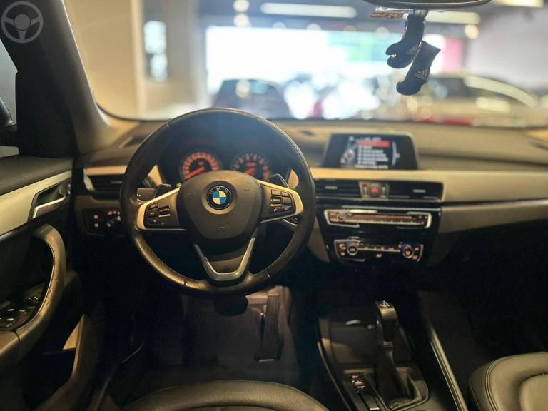 BMW - X1 2.0 20I 4X2 16V FLEX 4P AUTOMÁTICO - 2016/2016 - PRATA - R$ 109.900,00