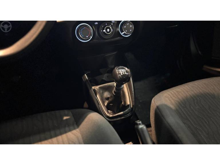 FIAT - CRONOS 1.0 FIREFLY DRIVE FLEX 4P MANUAL - 2022/2023 - BRANCA - R$ 66.900,00