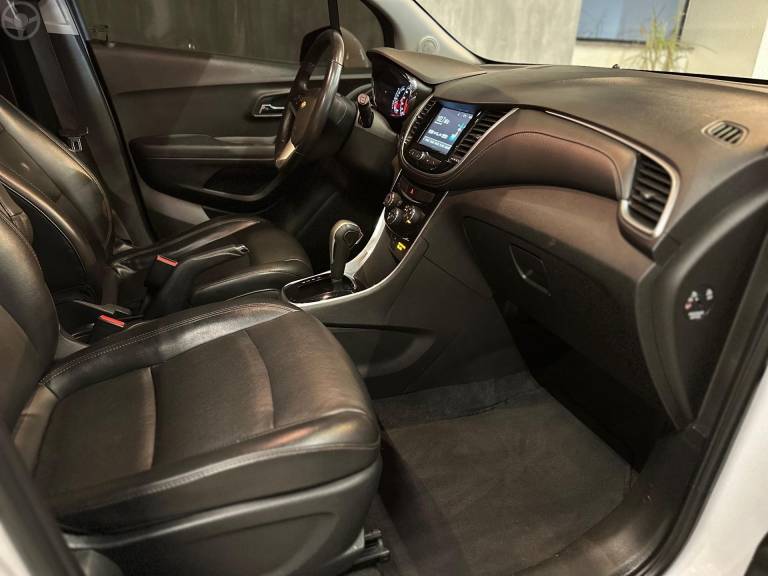 CHEVROLET - TRACKER 1.4 16V TURBO FLEX LTZ AUTOMÁTICO - 2016/2017 - BRANCA - R$ 86.900,00