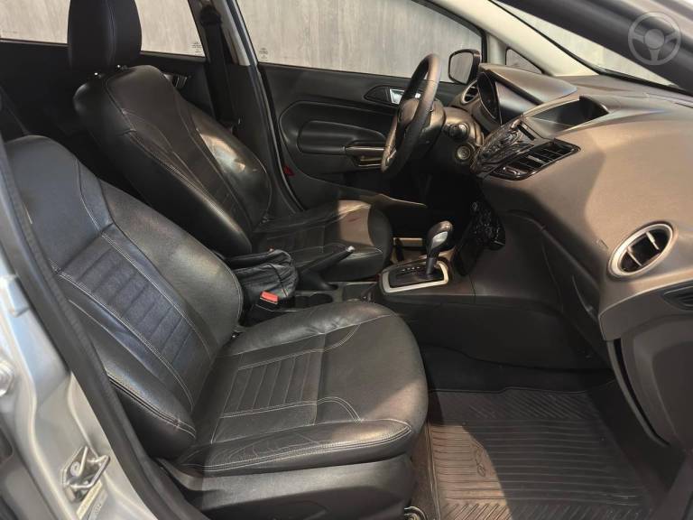 FORD - FIESTA 1.6 TITANIUM HATCH 16V FLEX 4P AUTOMÁTICO - 2014/2015 - PRATA - R$ 46.900,00