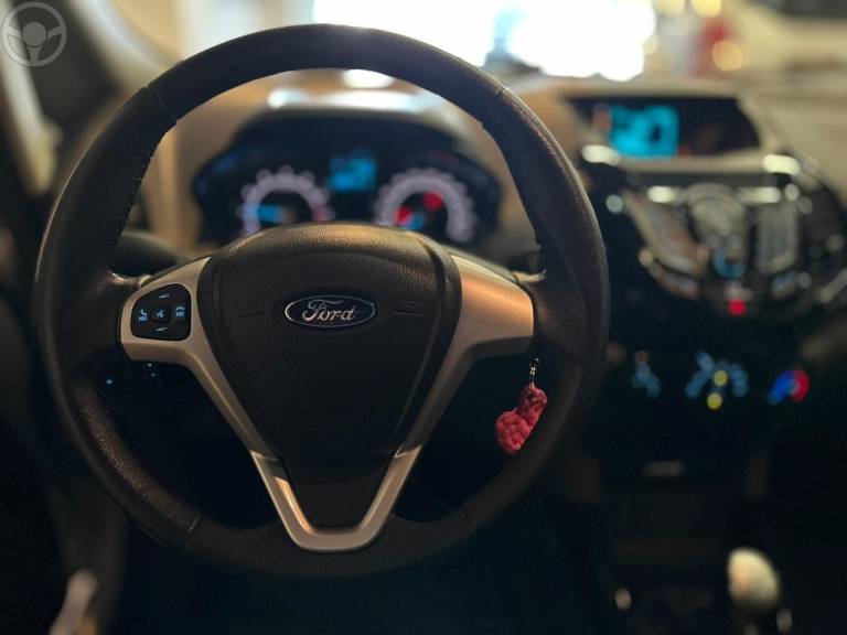 FORD - ECOSPORT 1.6 FREESTYLE 8V FLEX 4P MANUAL - 2016/2017 - BRANCA - R$ 63.900,00