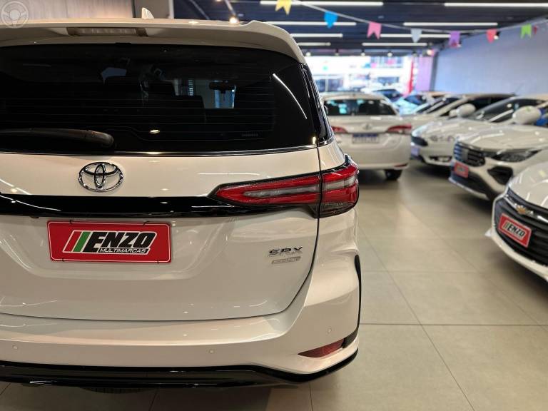TOYOTA - HILUX SW4 2.8 4X4 SRX PLATINUM TURBO 7 LUGARES DIESEL 4P AUTOMÁTICO - 2025/2025 - BRANCA - R$ 379.900,00