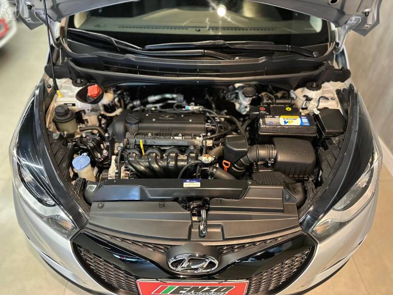 HYUNDAI - HB20X 1.6 16V PREMIUM FLEX 4P AUTOMÁTICO - 2014/2015 - PRATA - R$ 61.900,00
