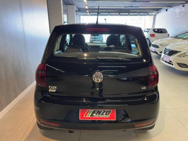 VOLKSWAGEN - FOX 1.6 MI PRIME 8V FLEX 4P MANUAL - 2012/2013 - PRETA - R$ 43.900,00