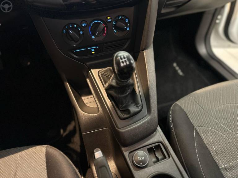 FORD - FOCUS 1.6 SE 16V FLEX 4P MANUAL - 2015/2015 - BRANCA - R$ 60.900,00
