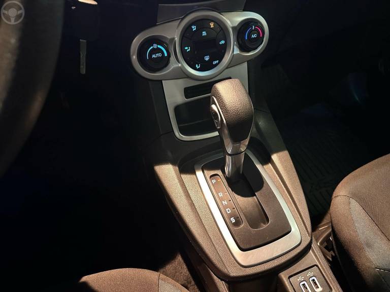 FORD - FIESTA 1.6 SEL HATCH 16V FLEX 4P AUTOMÁTICO - 2018/2018 - BRANCA - R$ 61.900,00